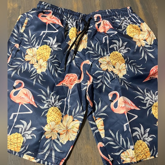 MEN’S FLAMINGO PINEAPPLE SWIM TRUNKS  NEW IN BAG. SIZE MEDIUM - Picture 2 of 4
